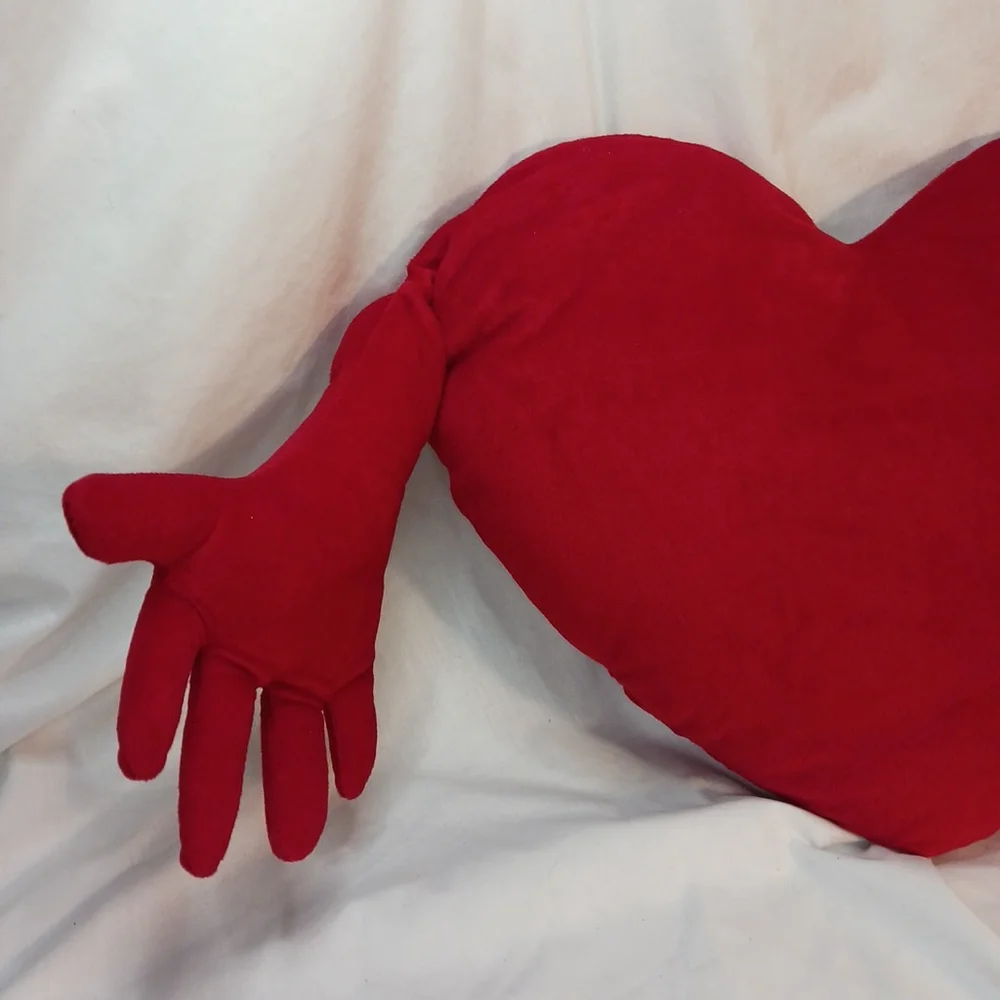 IKEA Famnig Hjarta Red Heart Plush Stuffed Pillow - Picture 4 of 4